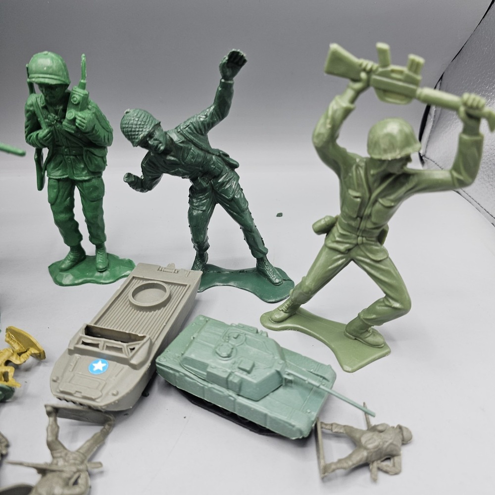 Lot of Tim Mee & Misc Brand Arny Soldiers Assorted Sizes Green Action Figures - Picture 3 of 9